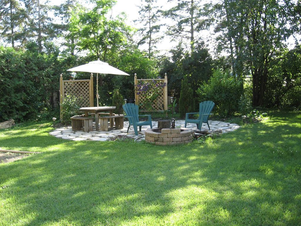 Twin Pines Bed And Breakfast 彼得伯勒 外观 照片