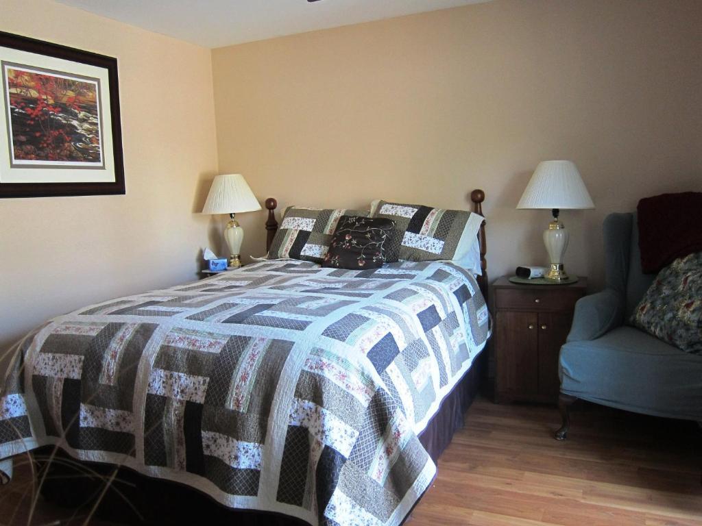 Twin Pines Bed And Breakfast 彼得伯勒 外观 照片