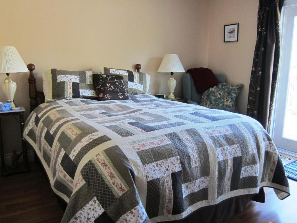 Twin Pines Bed And Breakfast 彼得伯勒 外观 照片