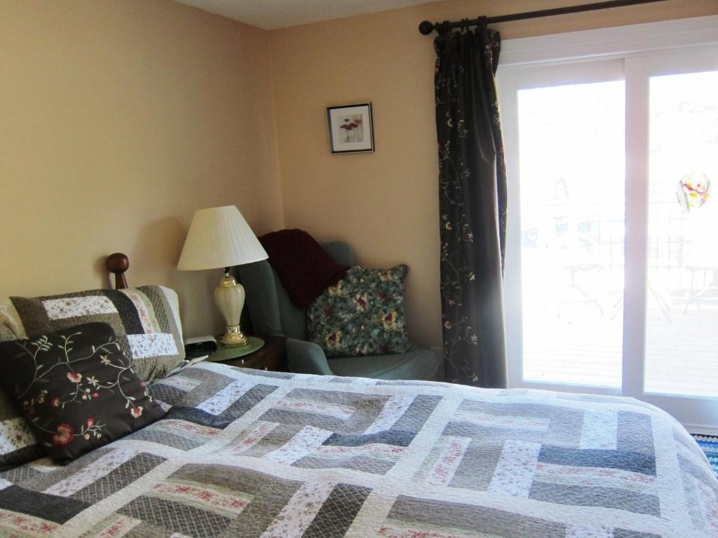 Twin Pines Bed And Breakfast 彼得伯勒 外观 照片